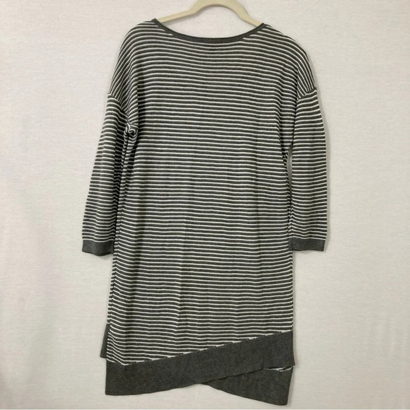 New Express Gray White Striped Crew Neck Asymmetric Hem Tunic Medium - Picture 9 of 10